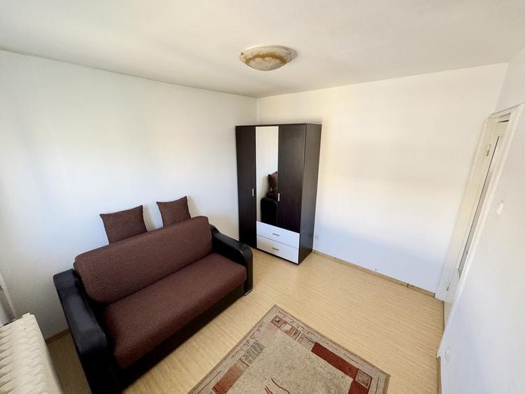 Apartament cu 3 camere decomandat în Tineretului