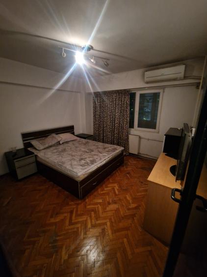 Apartament cu 3 camere decomandat în Bucur Obor