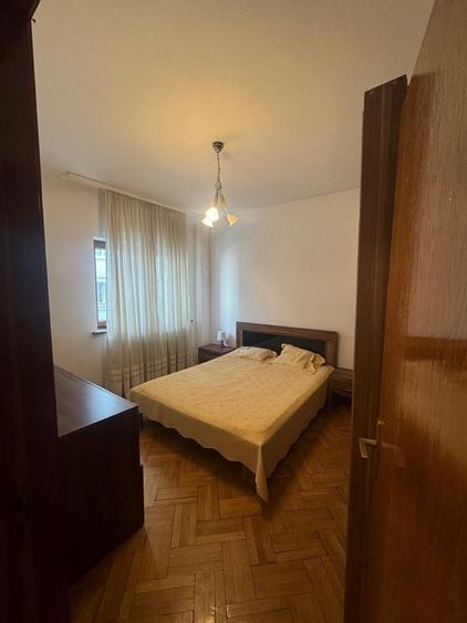 Apartament cu 3 camere decomandat în Victoriei