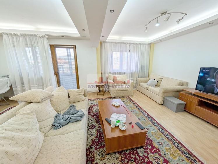 Apartament cu 4 camere semidecomandat, mobilat în Central