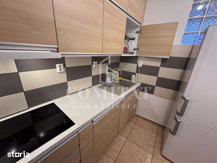 Apartament cu 3 camere semidecomandat în Central