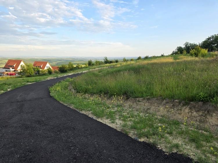Teren Construcții intravilan de 1000 mp, în Aiton