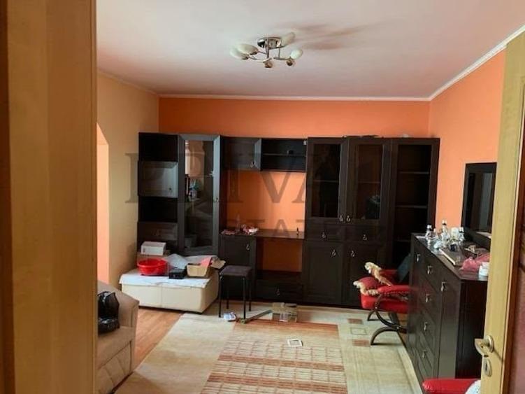 Apartament cu 3 camere decomandat, mobilat în Girocului
