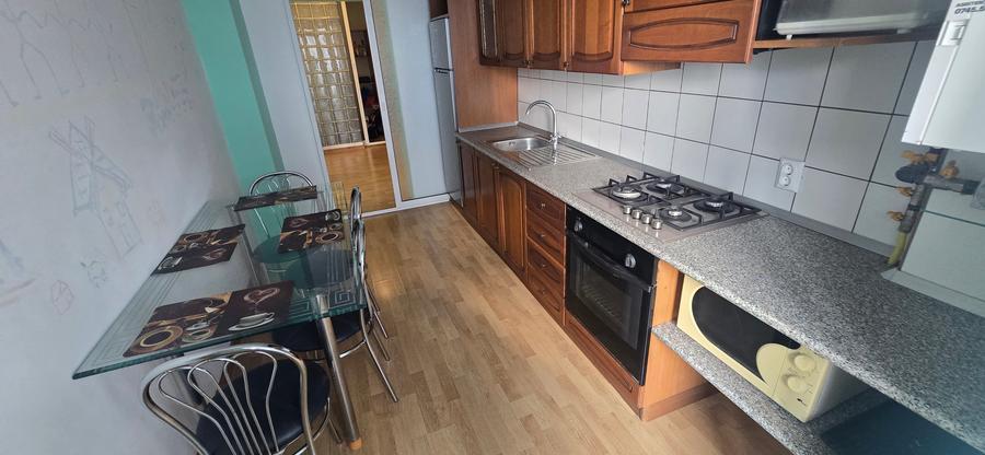 Apartament cu 2 camere decomandat, mobilat în Sat Vacanță