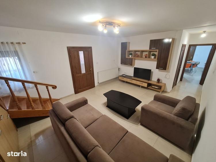 Casă cu 4 camere decomandat în Central