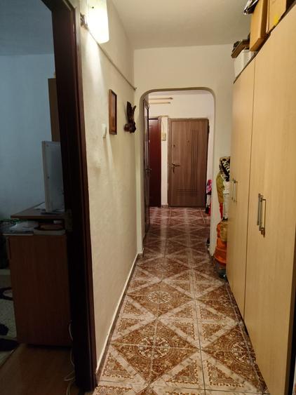 Apartament cu 3 camere decomandat în Complex Studențesc