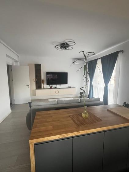Apartament cu 3 camere decomandat, mobilat în Brâncoveanu