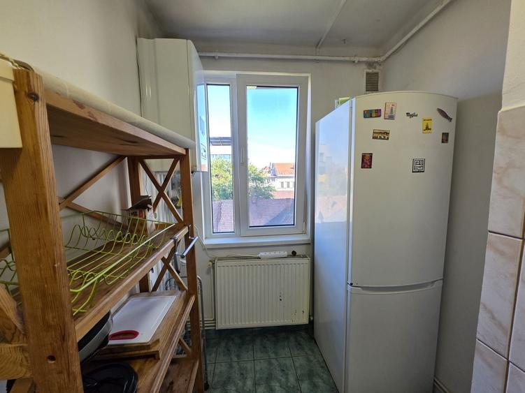 Apartament cu 2 camere semidecomandat, mobilat în Central