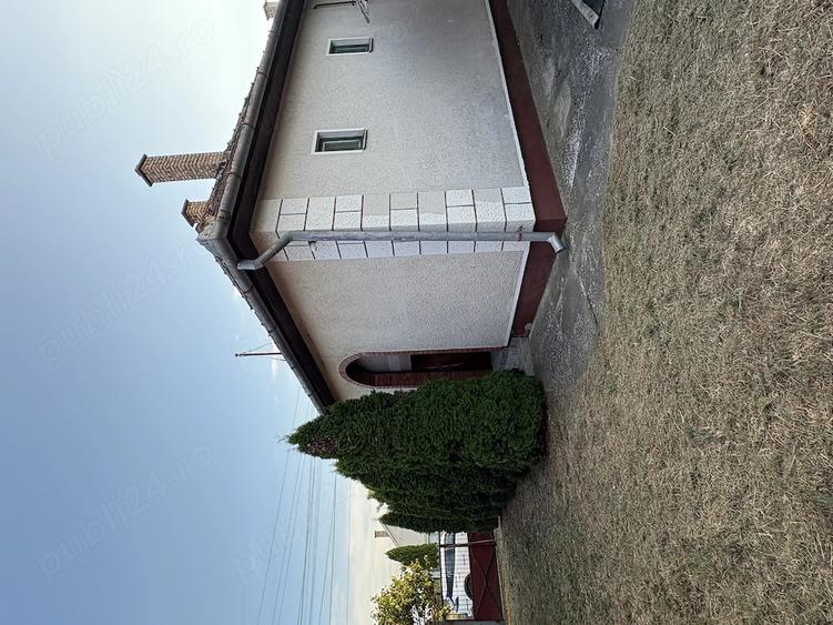 Casă cu 3 camere cu Teren 1500 Mp în Borș