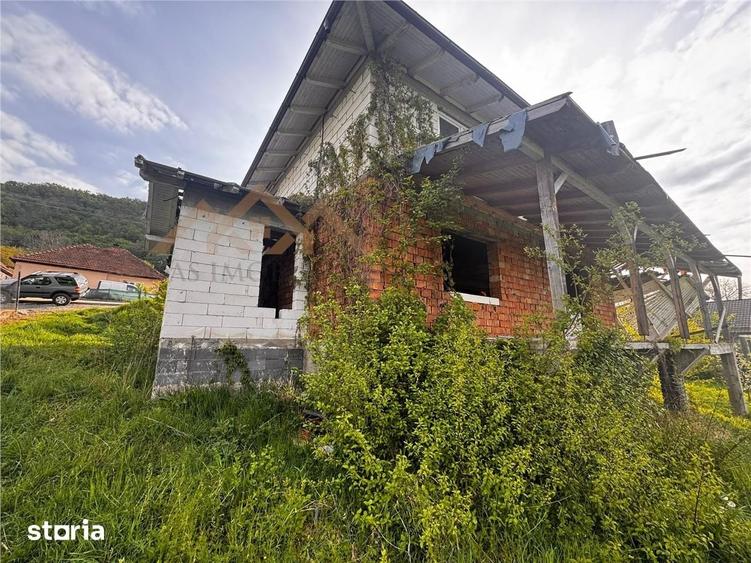 Casă cu 4 camere cu Teren 2341 Mp în Cicârlău
