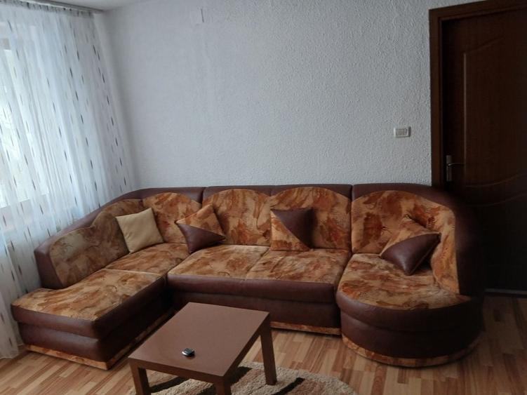 Apartament cu 2 camere semidecomandat în Craiovei