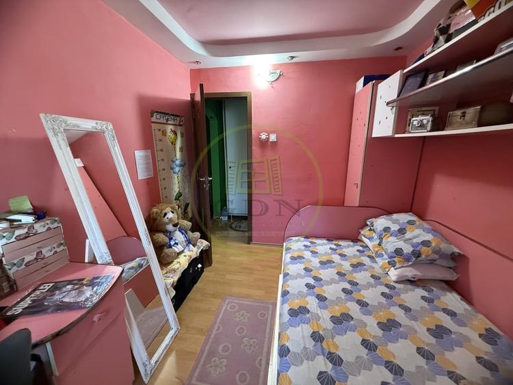 Apartament cu 3 camere semidecomandat, mobilat în Craiovița Nouă