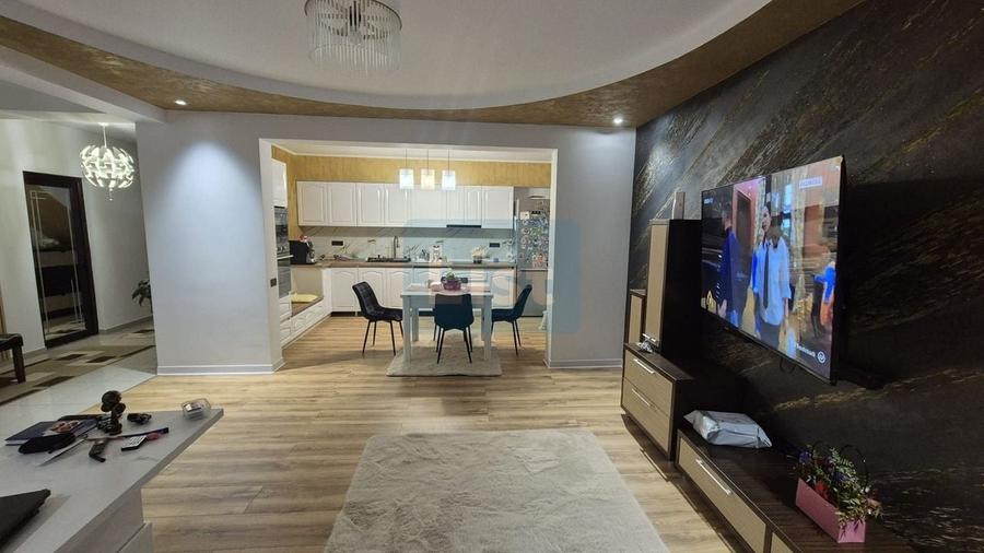 Casă cu 5 camere cu Teren 1100 Mp în Vânători