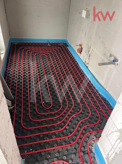 Casă individuală cu 4 camere cu Canalizare în Bariera Vâlcii