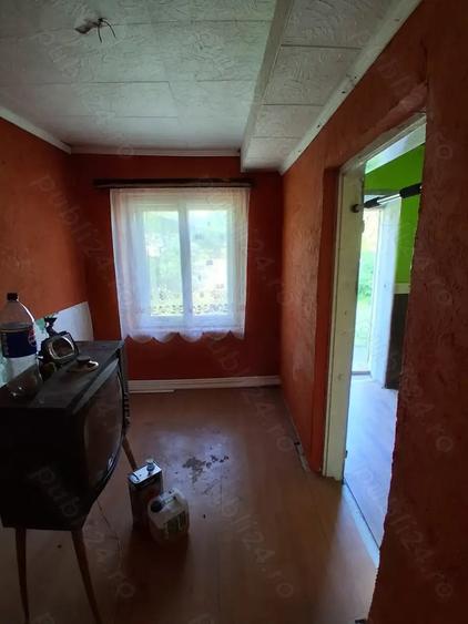 Casă cu 2 camere cu Teren 1200 Mp în Central