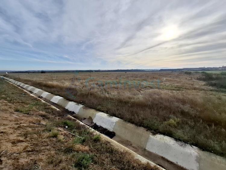 Teren Construcții intravilan de 1274 mp, în Vest