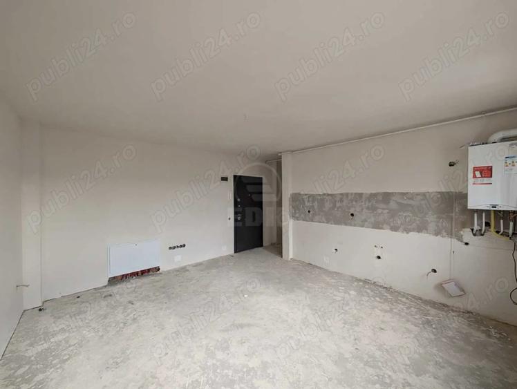 Apartament cu 3 camere semidecomandat în Florești