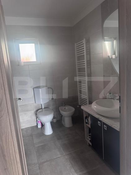 Casă individuală cu 3 camere cu Canalizare în Sud-Vest