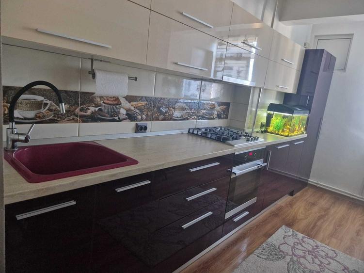 Apartament cu 2 camere decomandat în Micro 18