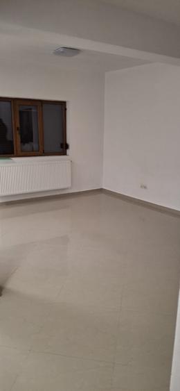 Casă cu 3 camere cu Teren 239 Mp în Petrești