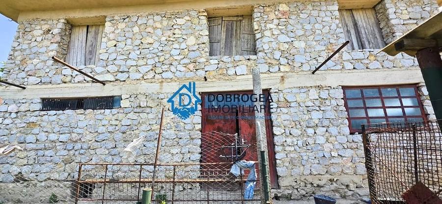 Casă cu 5 camere cu Teren 1250 Mp în Mahmudia