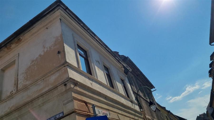 Apartament cu 2 camere semidecomandat, mobilat în Centrul Istoric