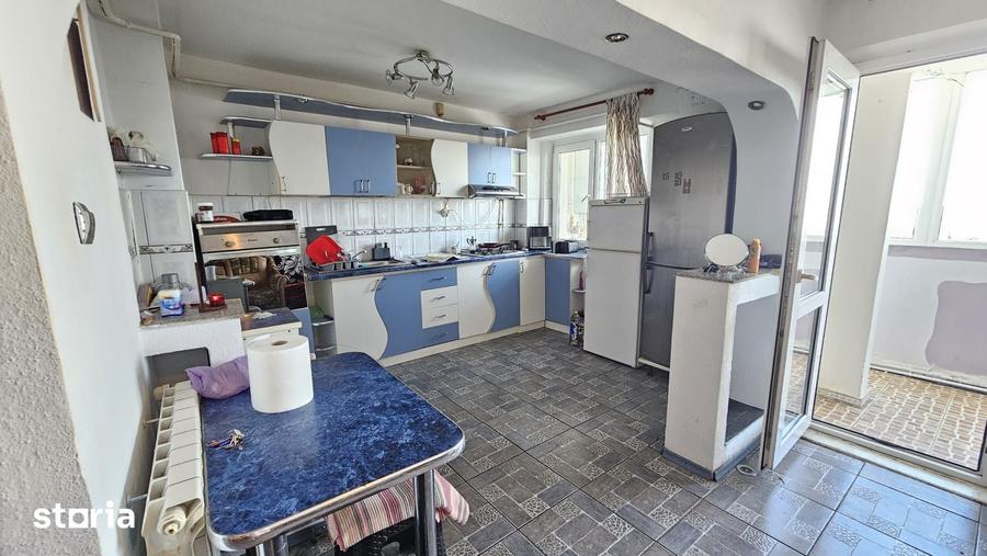 Apartament cu 3 camere decomandat în Micro 17