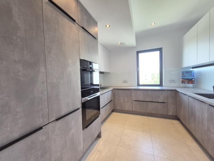 Apartament cu 3 camere decomandat în Băneasa