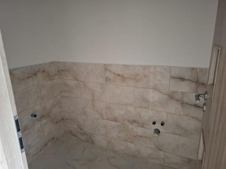 Duplex cu 3 camere cu Canalizare în Exterior Est