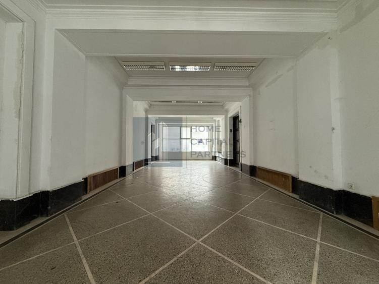 Birou, de 4,447 mp, în P-ța Universității