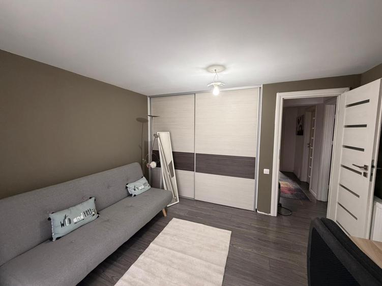 Duplex cu 3 camere cu Canalizare în Est