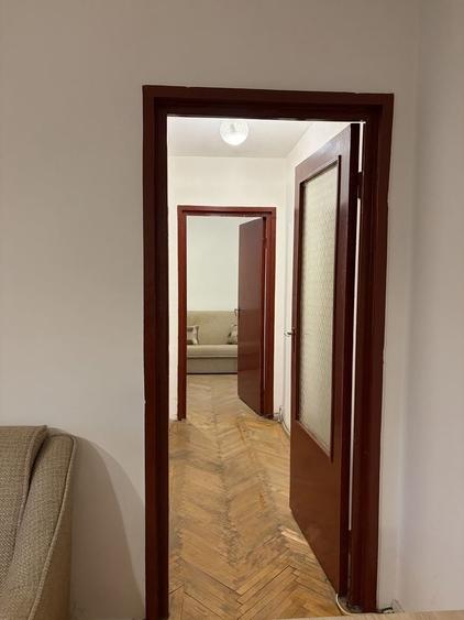 Apartament cu 3 camere semidecomandat în Cetății