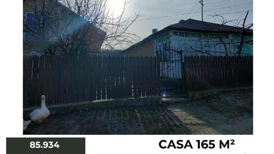 Casă individuală cu 5 camere cu Teren 1329 Mp în Românești