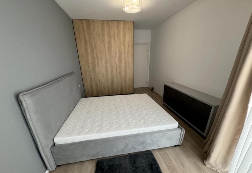 Apartament cu 2 camere semidecomandat, mobilat în 13 Septembrie