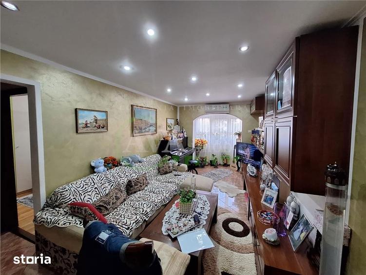 Apartament cu 4 camere decomandat în Dămienești