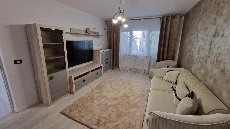 Apartament cu 3 camere decomandat în Dacia