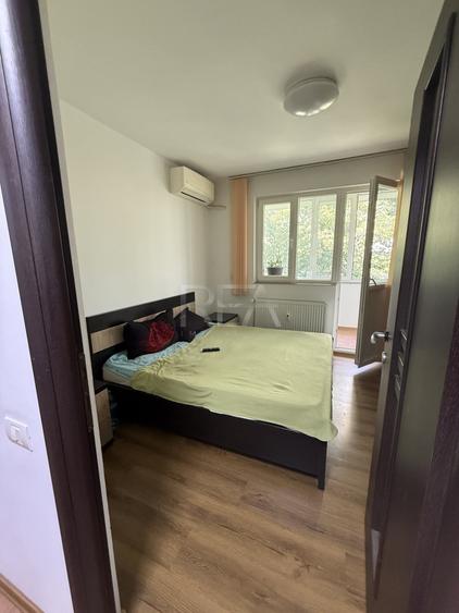Apartament cu 4 camere semidecomandat, mobilat în Drumul Taberei