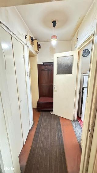 Apartament cu 3 camere semidecomandat în Iancului