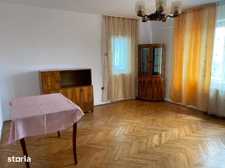 Apartament cu 4 camere decomandat în Central