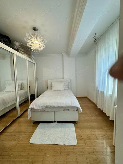 Apartament cu 3 camere decomandat în Mazepa 2