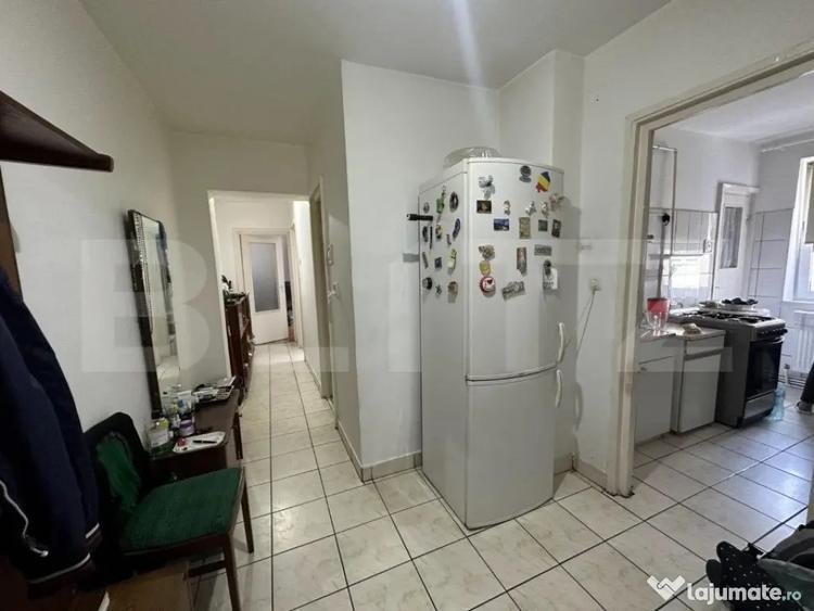 Apartament cu 3 camere decomandat în Central
