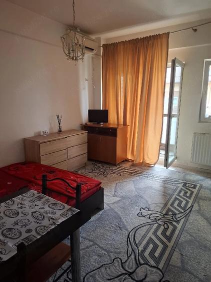 Garsonieră decomandată în Central