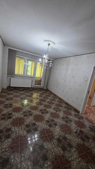 Apartament cu 2 camere decomandat în Titan