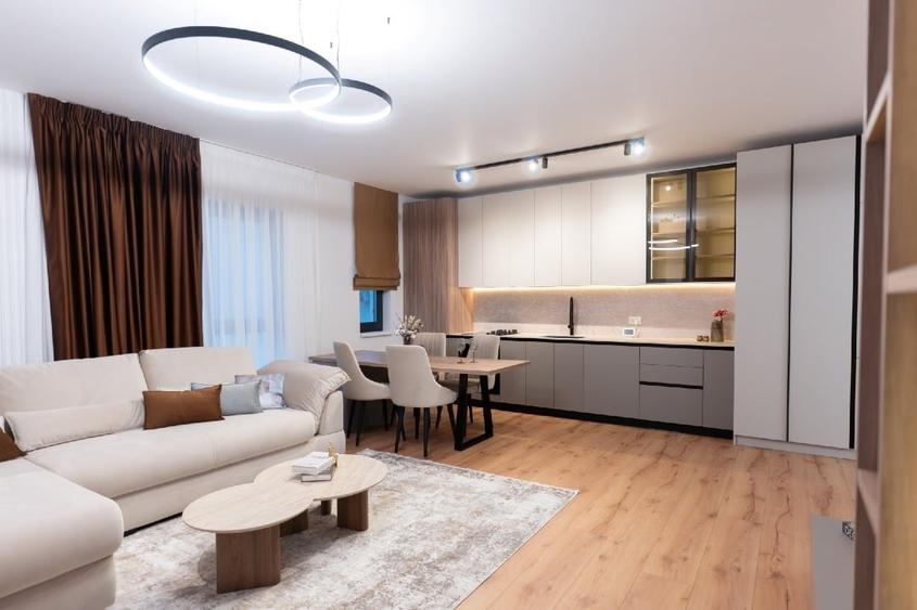 Apartament cu 3 camere decomandat în Tunari