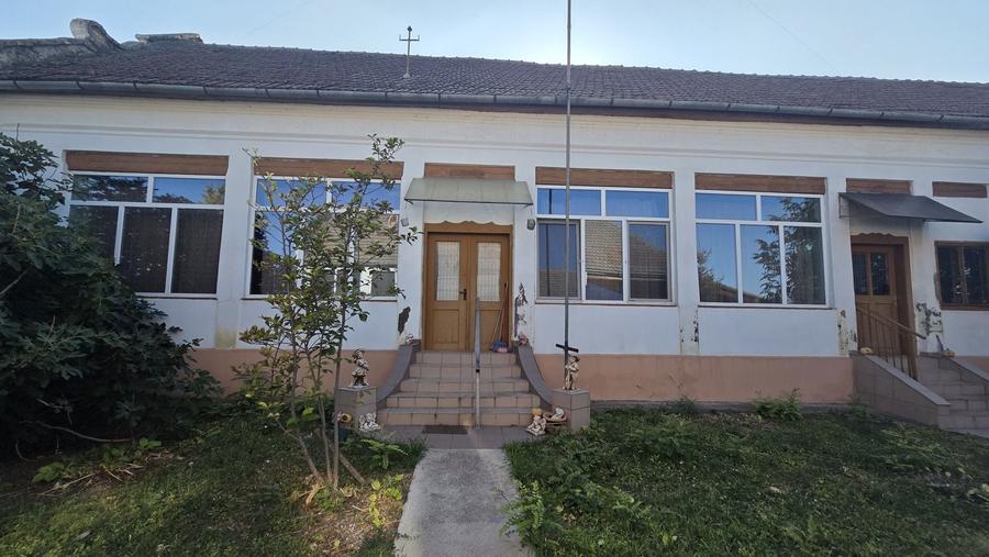Casă cu 3 camere în Satchinez