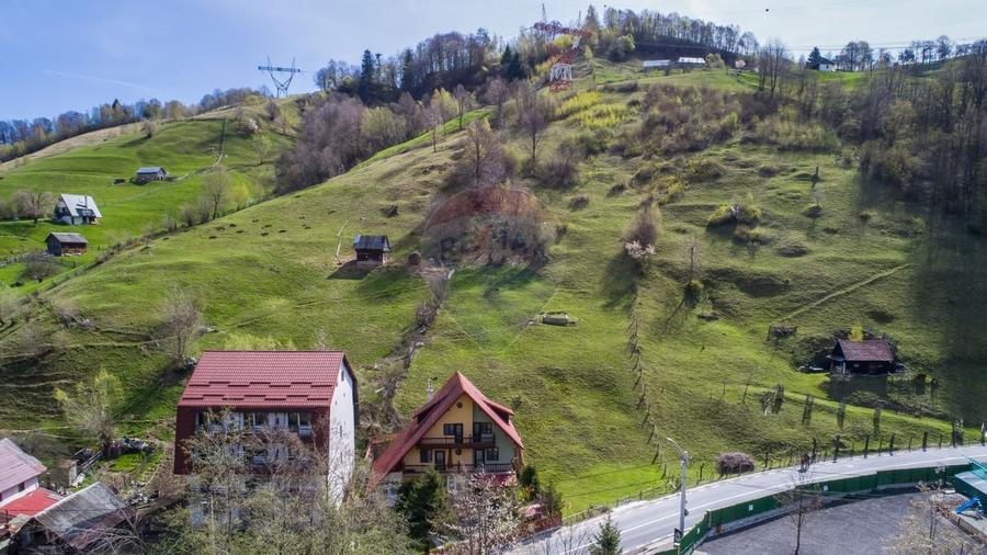 Teren Construcții intravilan de 5735 mp, în Moieciu