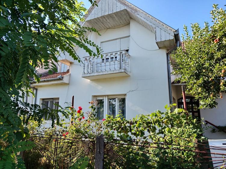 Casă cu 4 camere în Exterior Vest