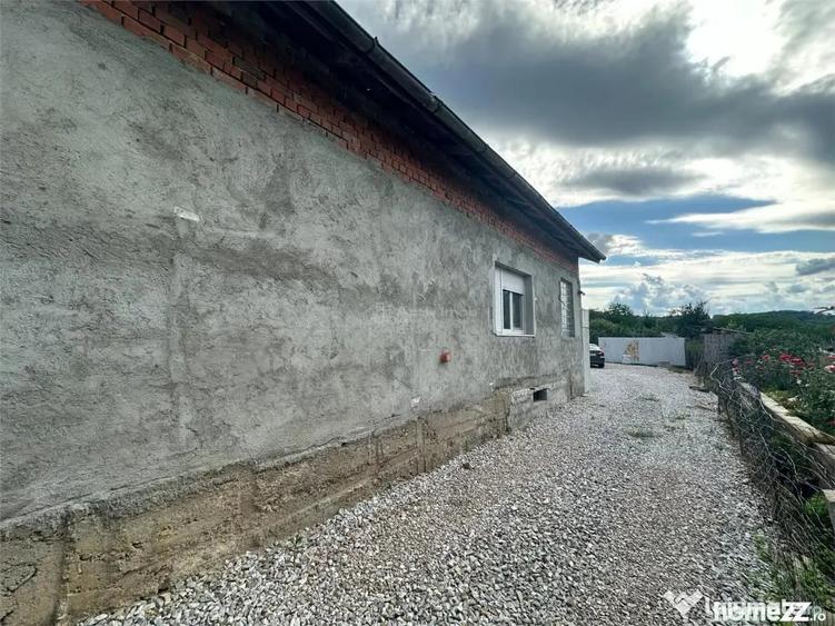 Casă cu 3 camere cu Teren 1438 Mp în Central