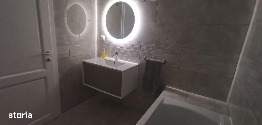 Apartament cu 3 camere semidecomandat în Central