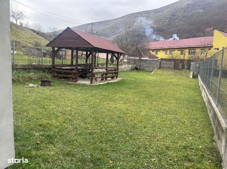 Casă cu 4 camere în Sântandrei